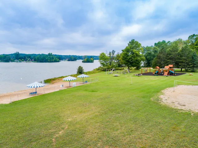 $4,900 | 23086 Huron, Evart, MI 49631