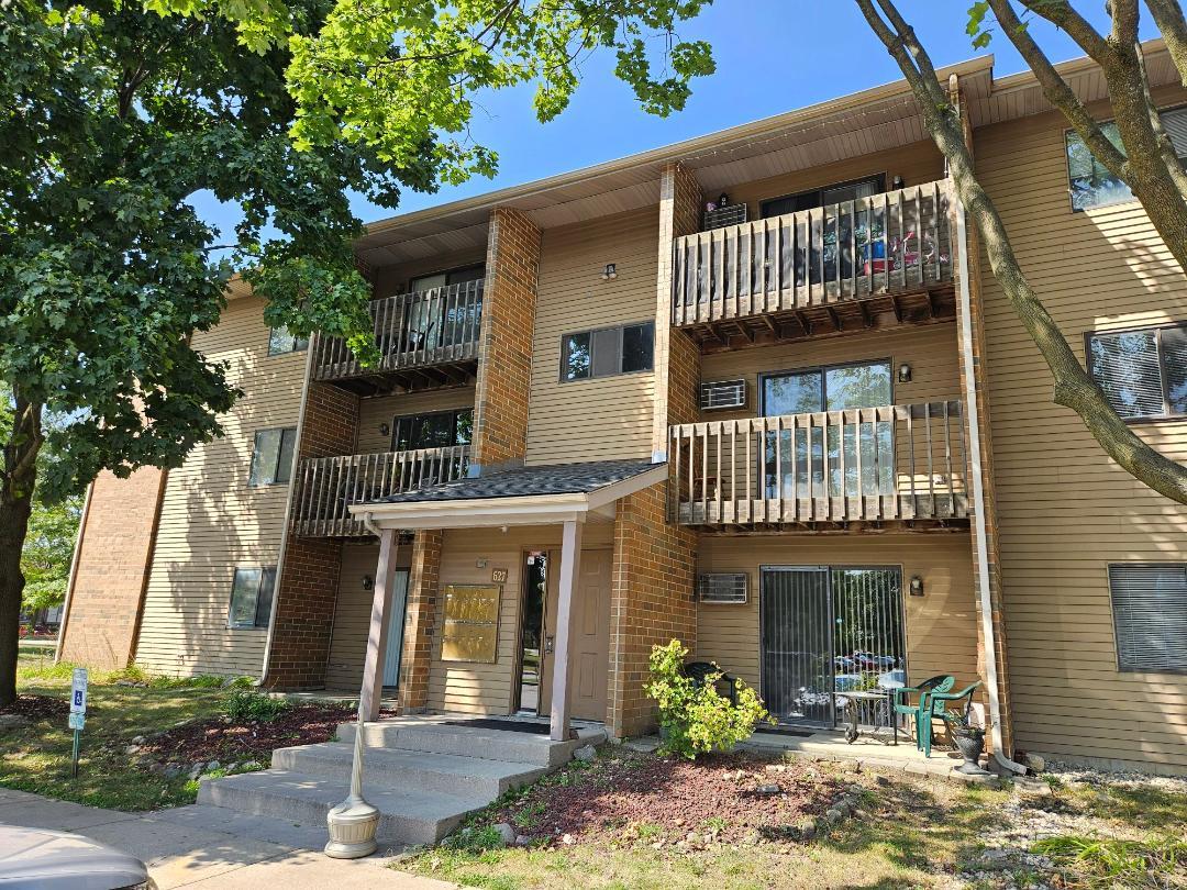 627 South Virginia Road, Unit 309 Crystal Lake, IL 60014 - Photo 4 of 6 Gallery Image 4
