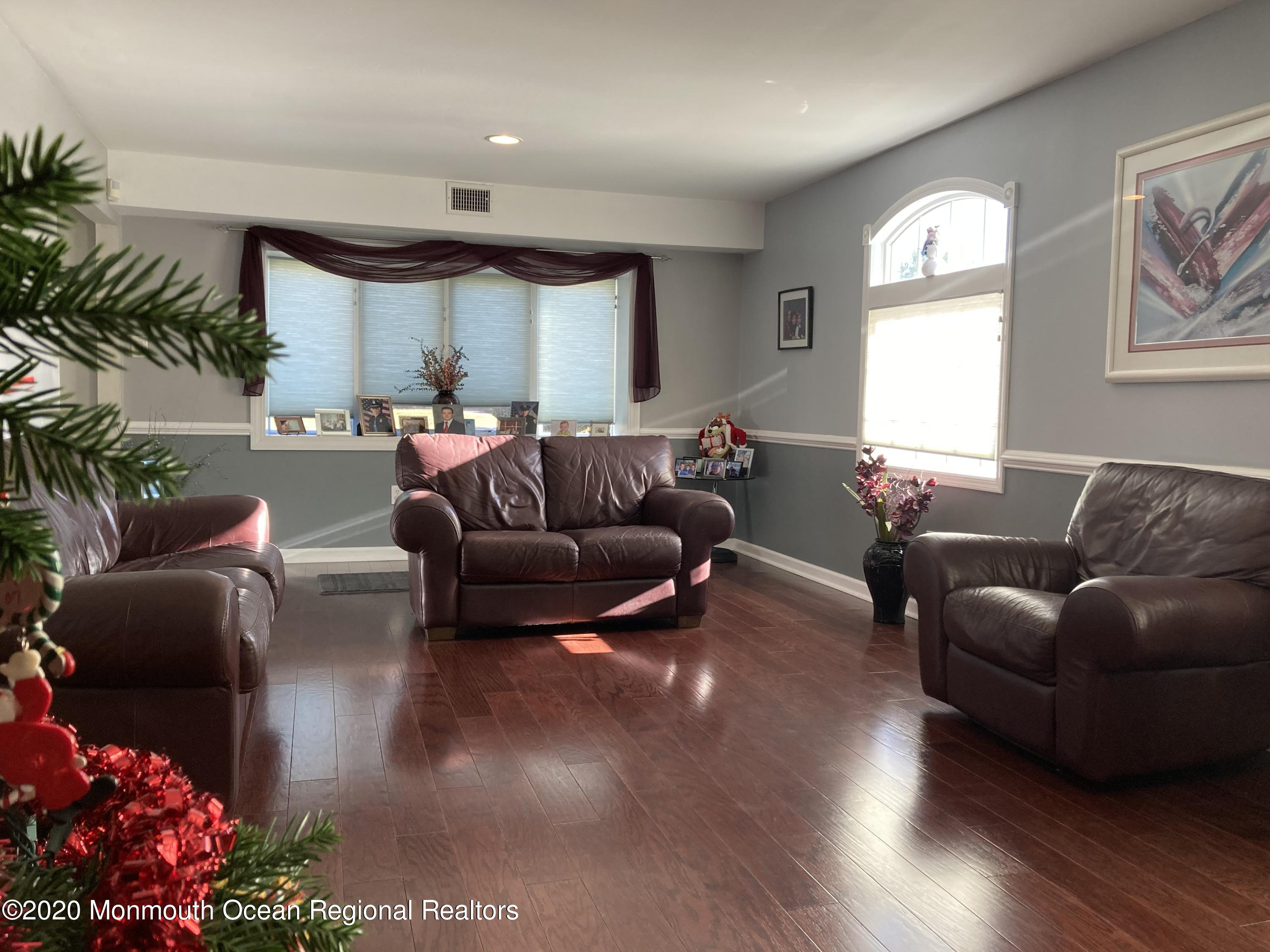 5 Concord Road Marlboro, NJ 07746 - Photo 15 of 40 Living room 2