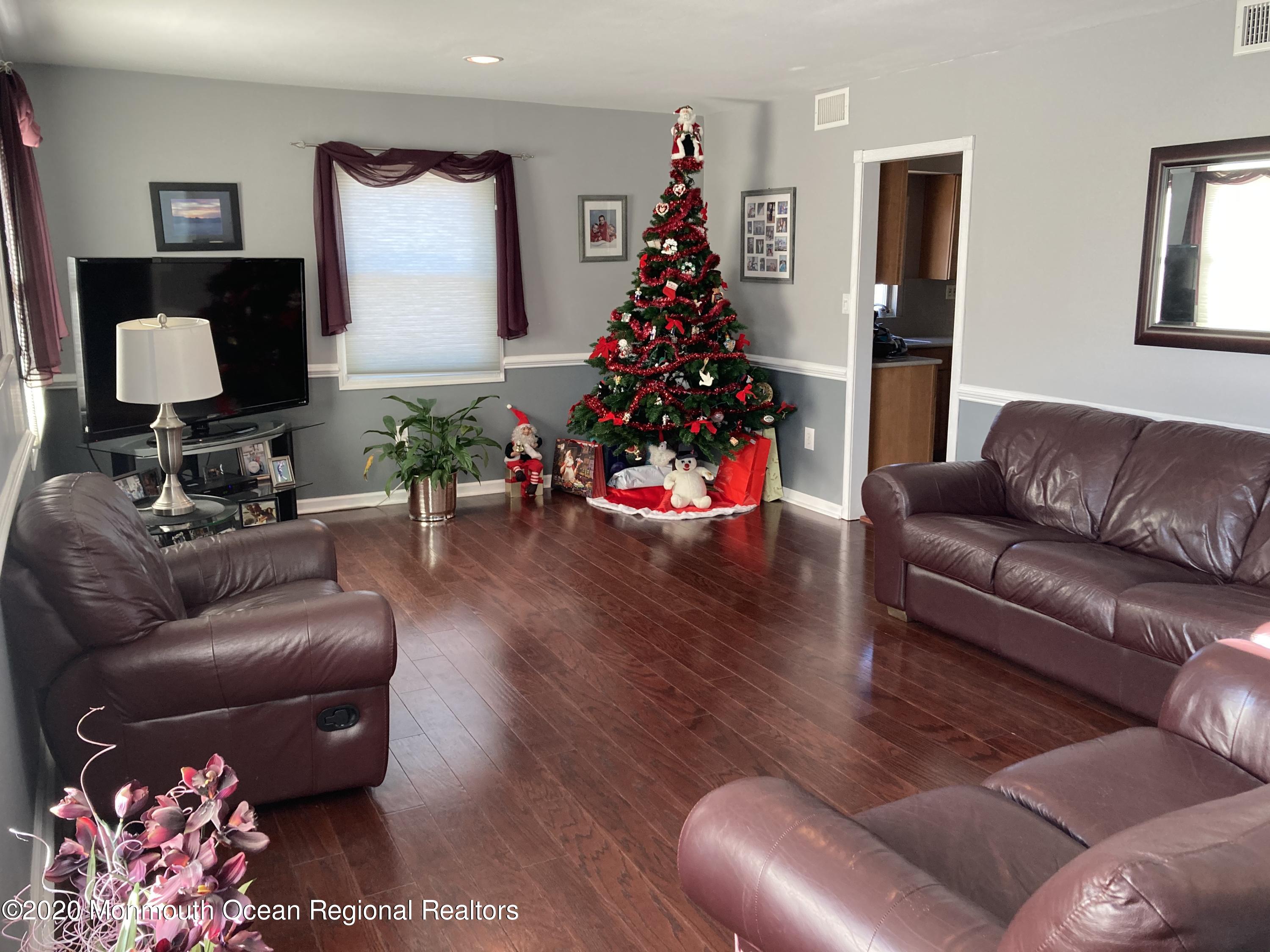 5 Concord Road Marlboro, NJ 07746 - Photo 16 of 40 Living Room