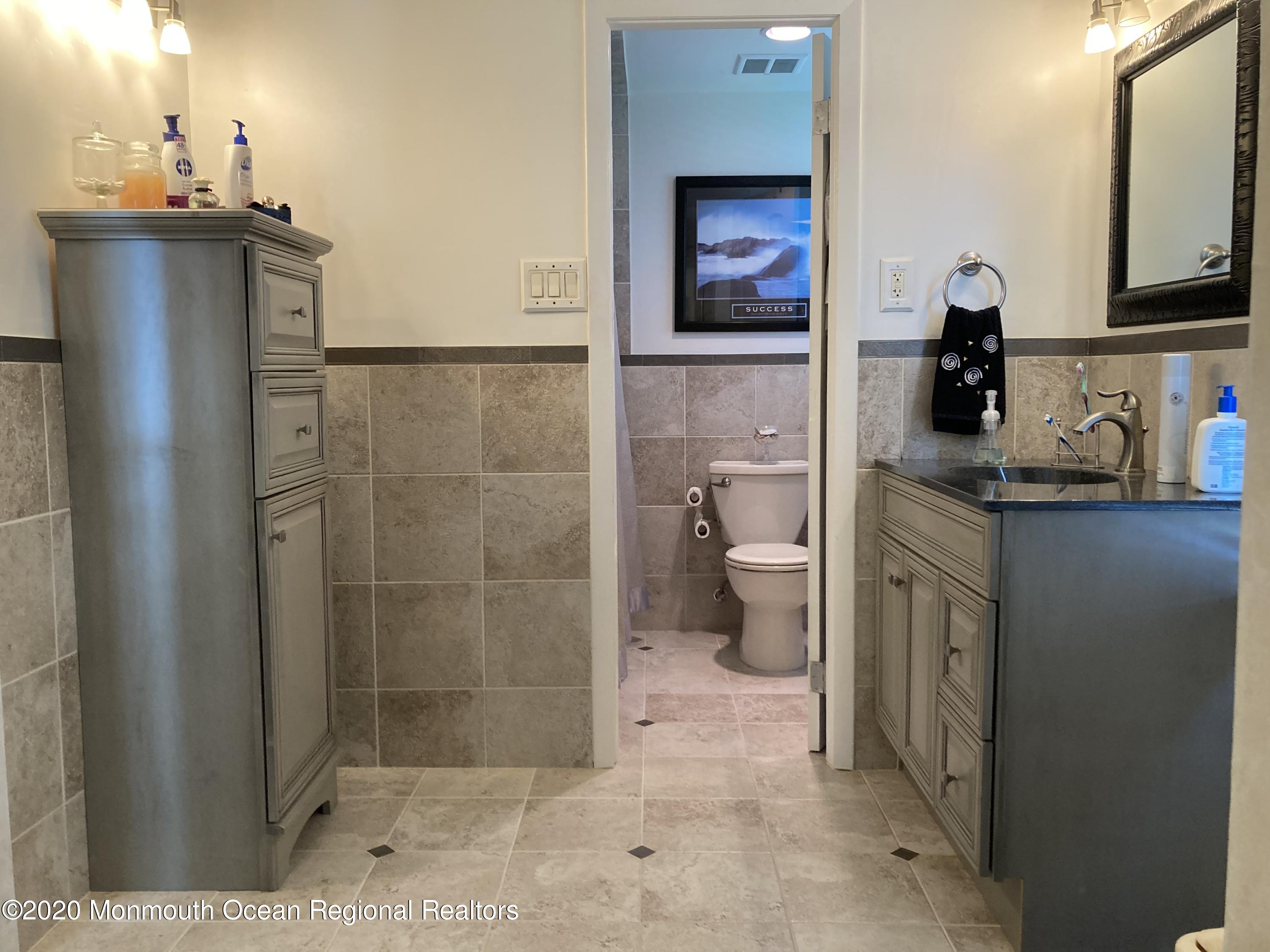 5 Concord Road Marlboro, NJ 07746 - Photo 25 of 40 Owners Bath