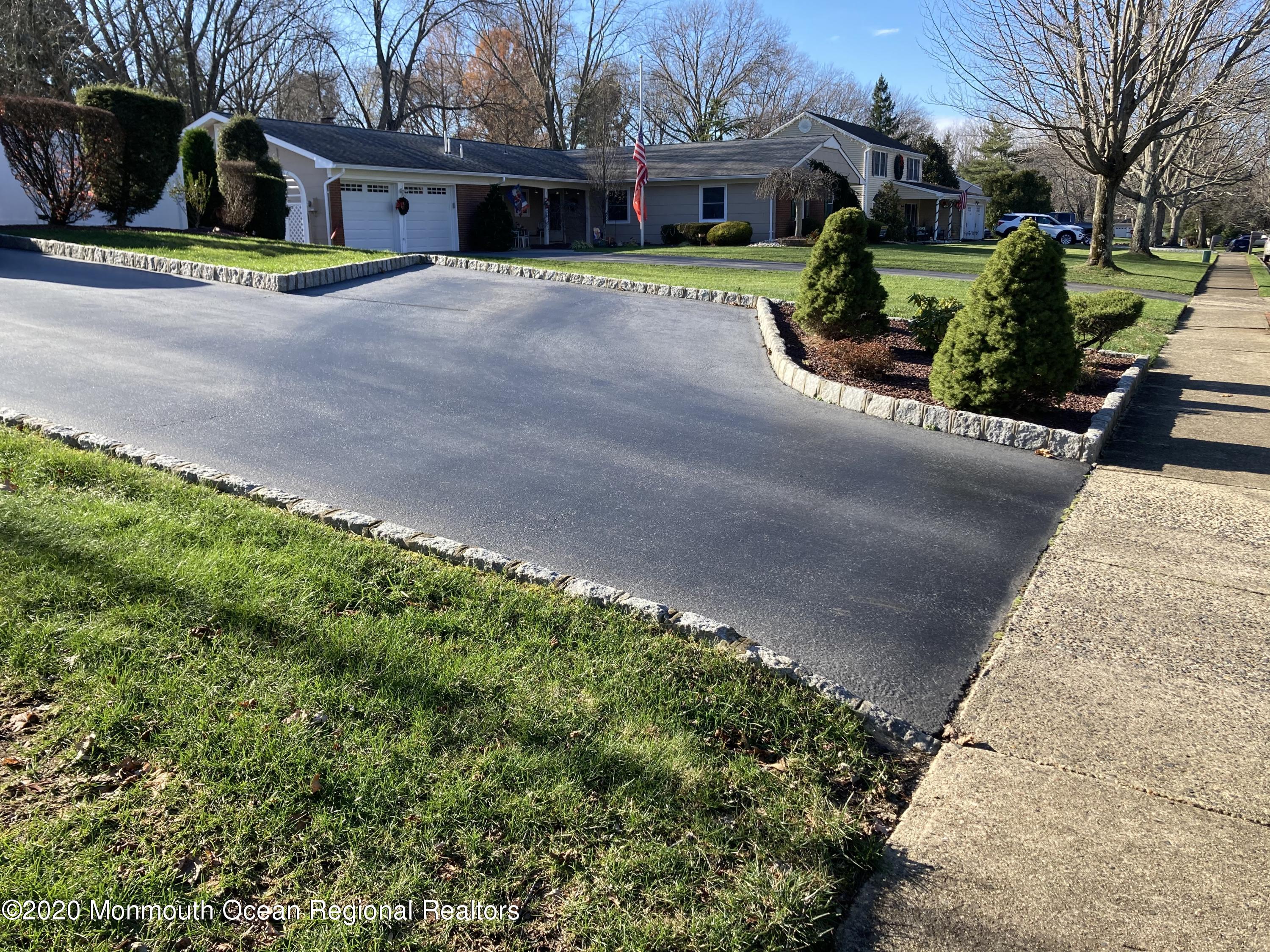 5 Concord Road Marlboro, NJ 07746 - Photo 4 of 40 Driveway