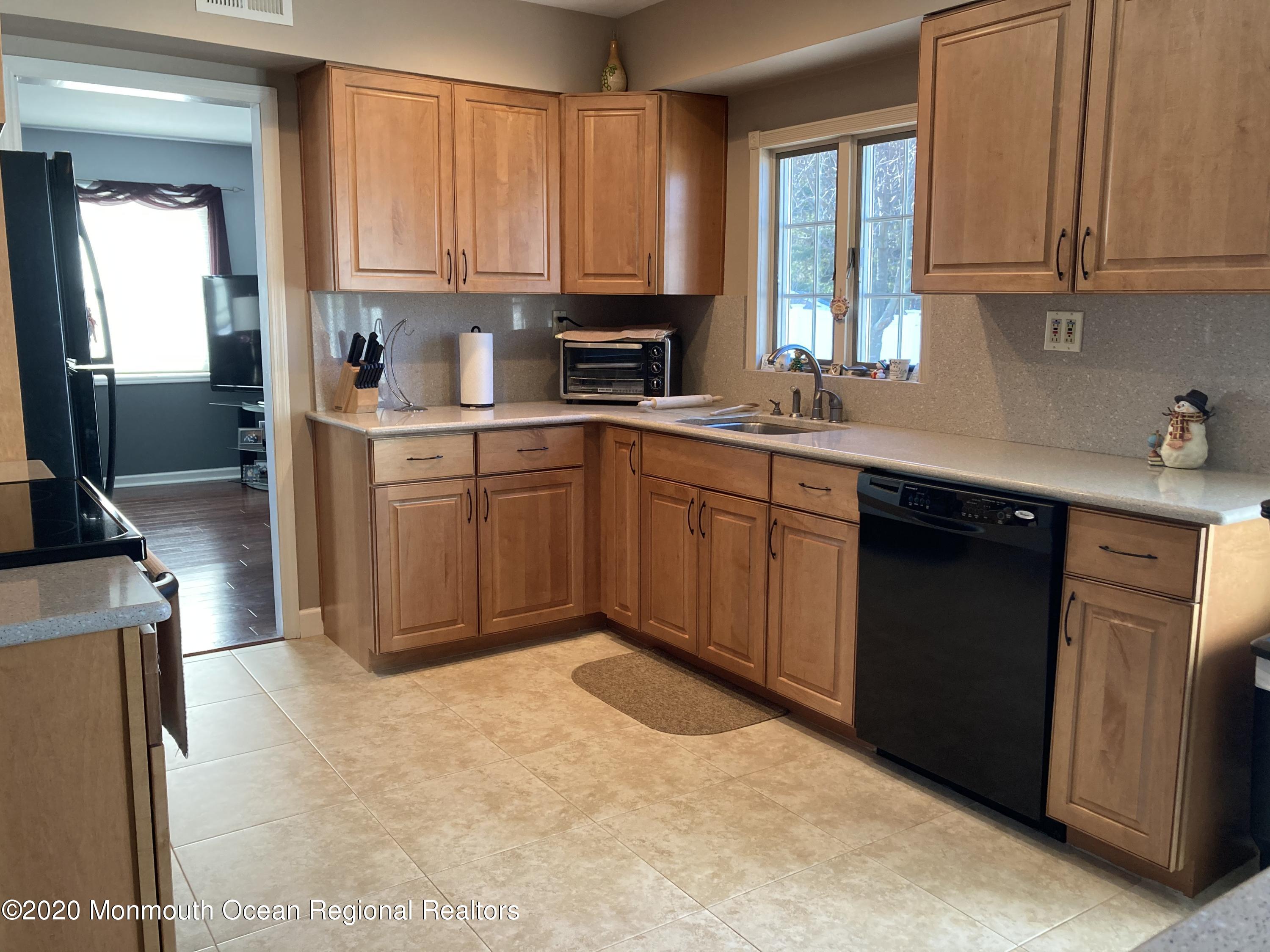 5 Concord Road Marlboro, NJ 07746 - Photo 5 of 40 Kitchen 2