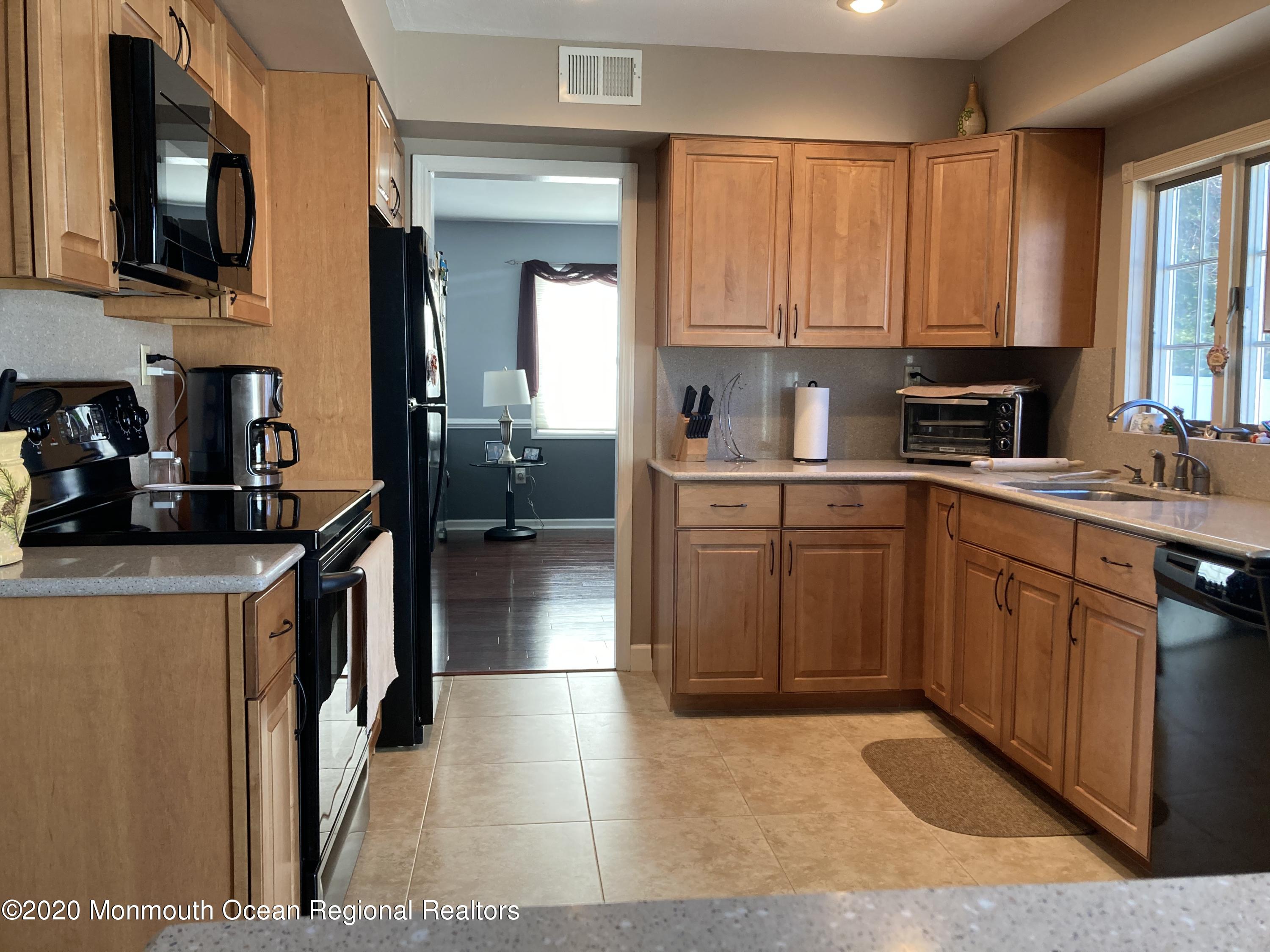 5 Concord Road Marlboro, NJ 07746 - Photo 6 of 40 Kitchen 3