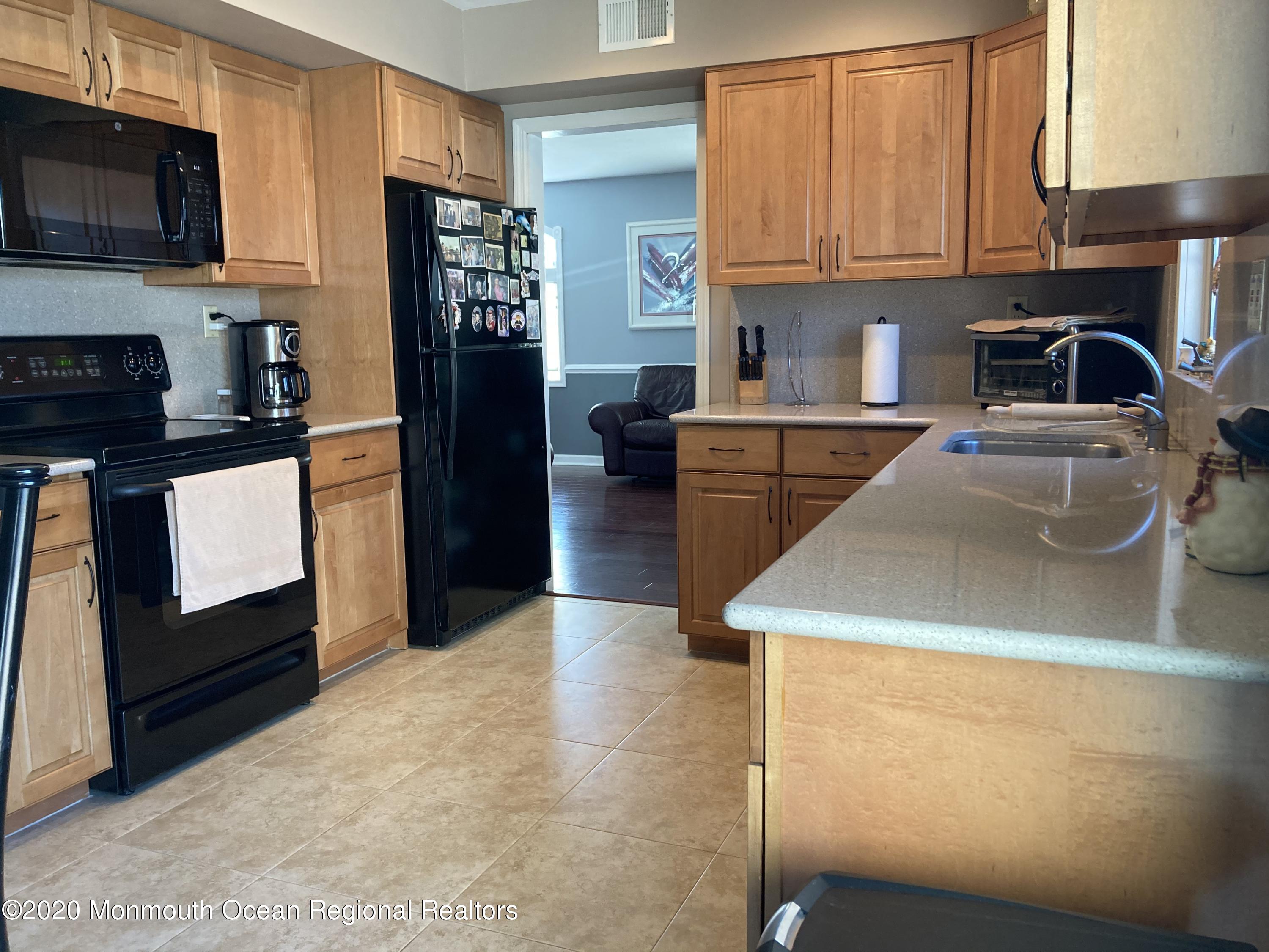 5 Concord Road Marlboro, NJ 07746 - Photo 7 of 40 Kitchen 4