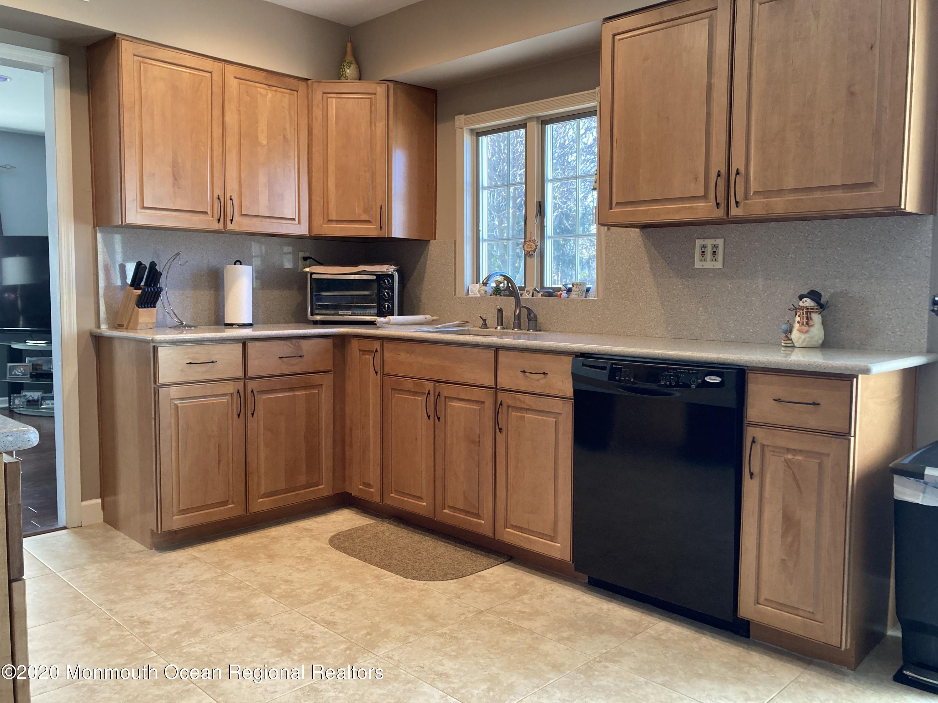 5 Concord Road Marlboro, NJ 07746 - Photo 8 of 40 Kitchen