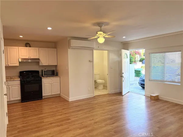 $2,000 | 22942 Cass Avenue, Woodland Hills, CA 91364