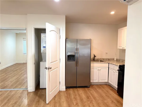 $2,000 | 22942 Cass Avenue, Woodland Hills, CA 91364