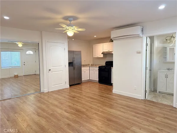 $2,000 | 22942 Cass Avenue, Woodland Hills, CA 91364