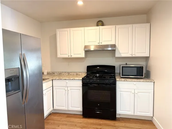 $2,000 | 22942 Cass Avenue, Woodland Hills, CA 91364