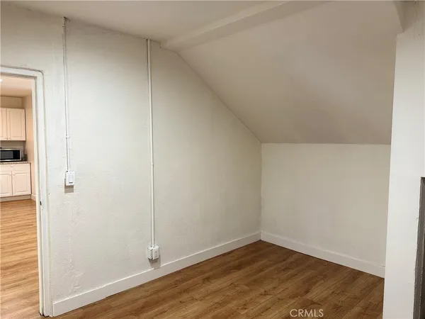 $2,000 | 22942 Cass Avenue, Woodland Hills, CA 91364