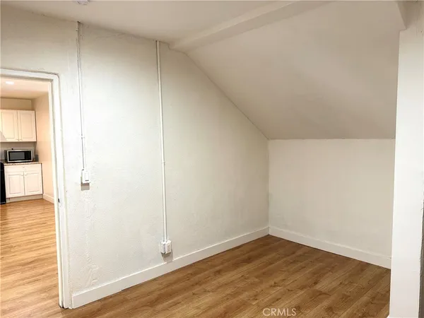 $2,000 | 22942 Cass Avenue, Woodland Hills, CA 91364