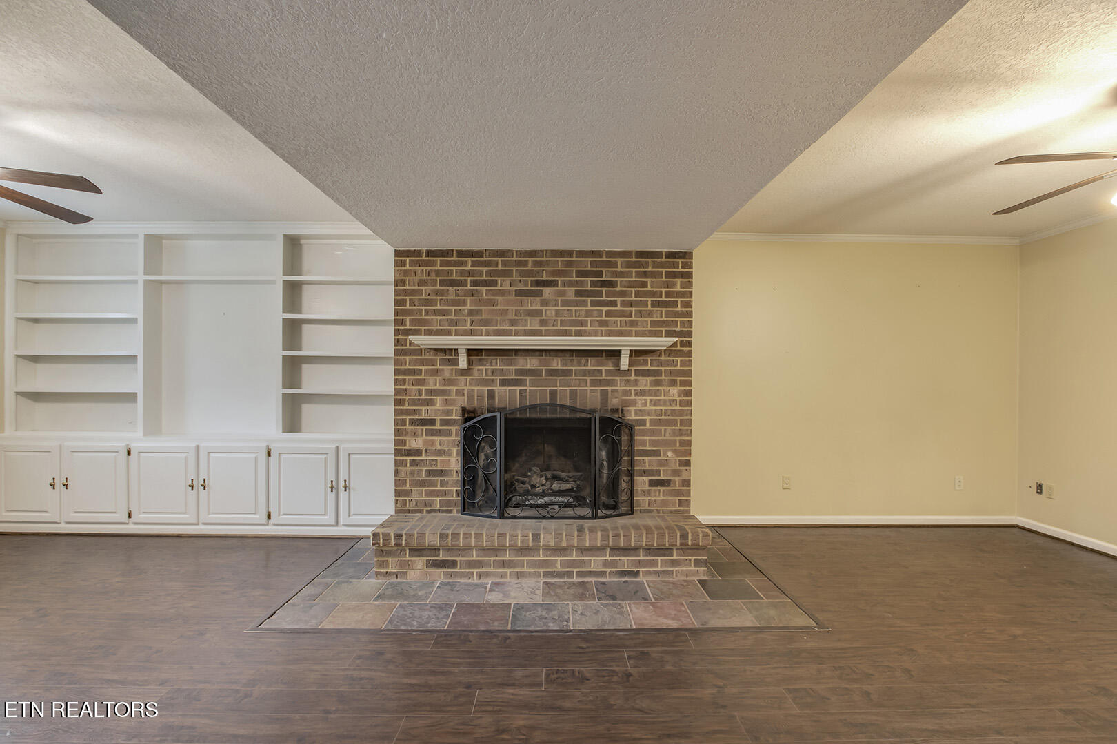 145 Van Stowe Road Harriman, TN 37748 - Photo 9 of 60 09_VanStoweRoad_145_Living01