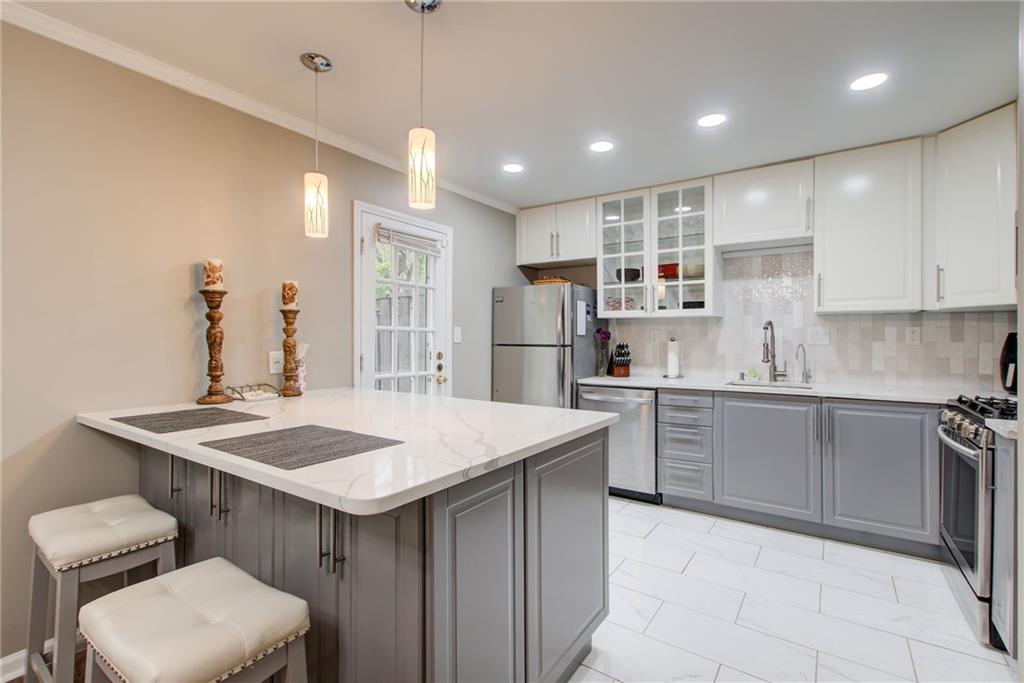 10 Market Square Place Northwest Atlanta, GA 30318 - Photo 3 of 33