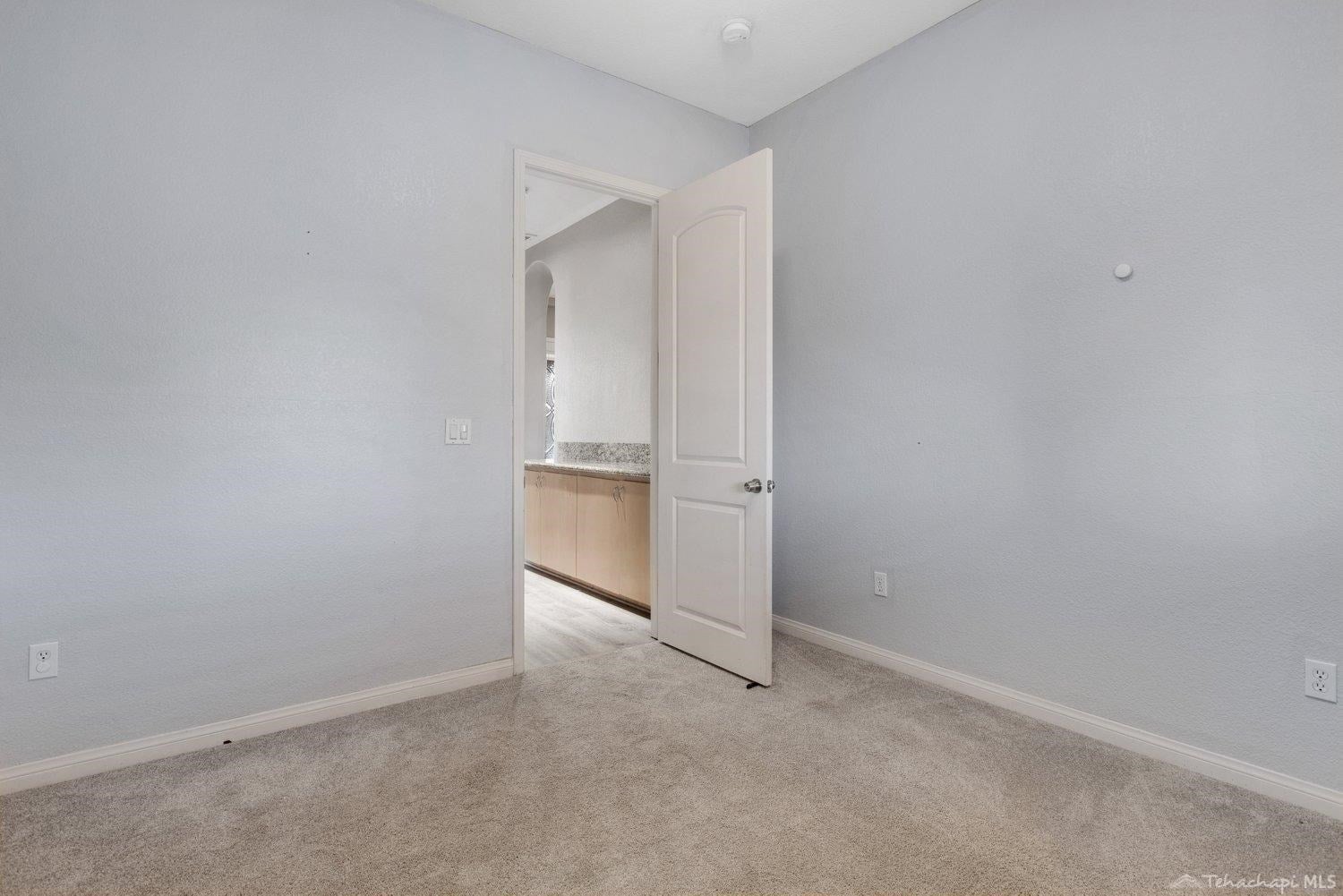 21217 Ridgeway Drive Tehachapi, CA 93561 - Photo 36 of 46 Gallery Image 36