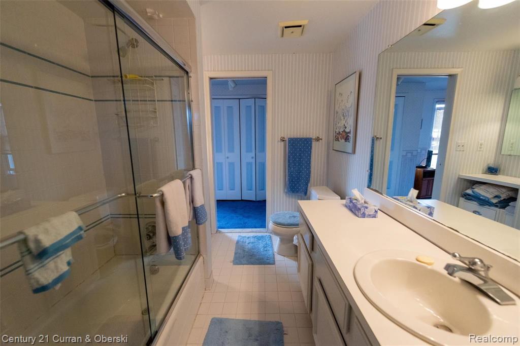 3453 Crooks Road, Unit 21 Royal Oak, MI 48073 - Photo 13 of 24