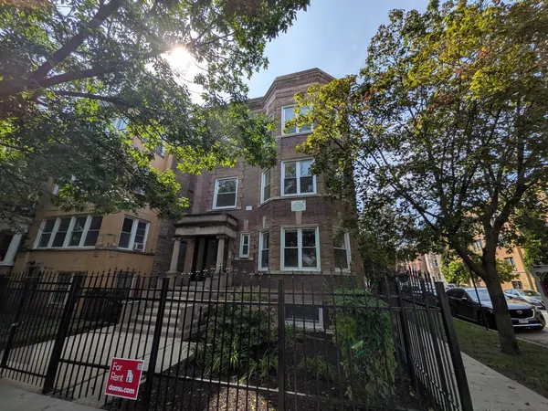 $2,695 | 1524 North Kedzie Avenue, Unit 2, Chicago, IL 60651