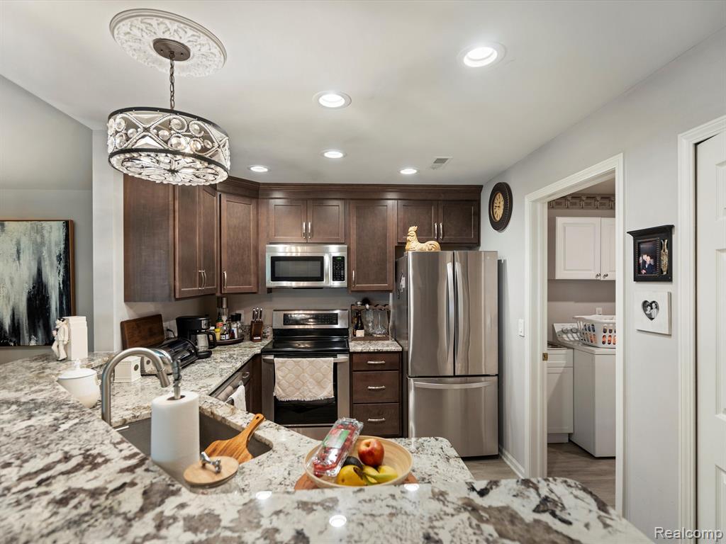 13463 Forest Ridge Boulevard Sterling Heights, MI 48313 - Photo 9 of 23