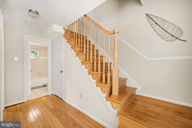 $565,000 | 156 North Bedford Street, Unit B, Arlington, VA 22201