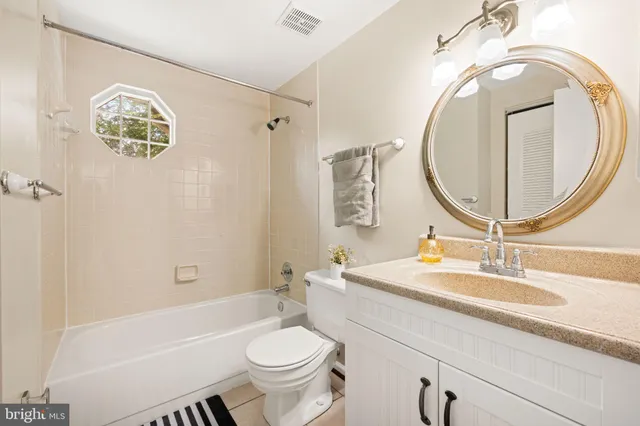 $565,000 | 156 North Bedford Street, Unit B, Arlington, VA 22201