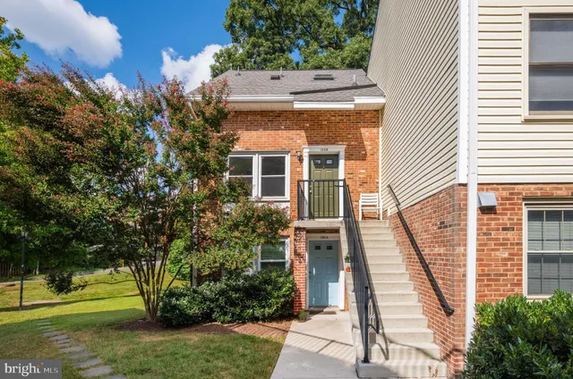 $565,000 | 156 North Bedford Street, Unit B, Arlington, VA 22201
