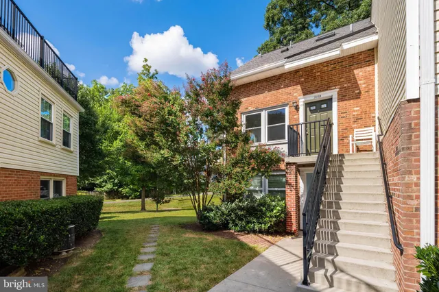 $565,000 | 156 North Bedford Street, Unit B, Arlington, VA 22201