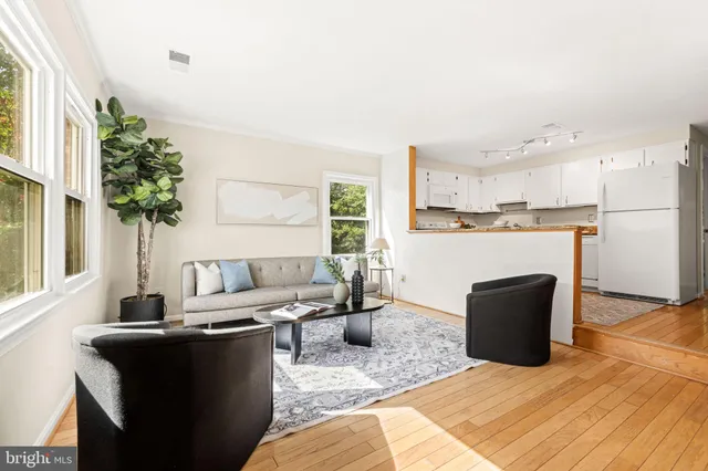 $565,000 | 156 North Bedford Street, Unit B, Arlington, VA 22201