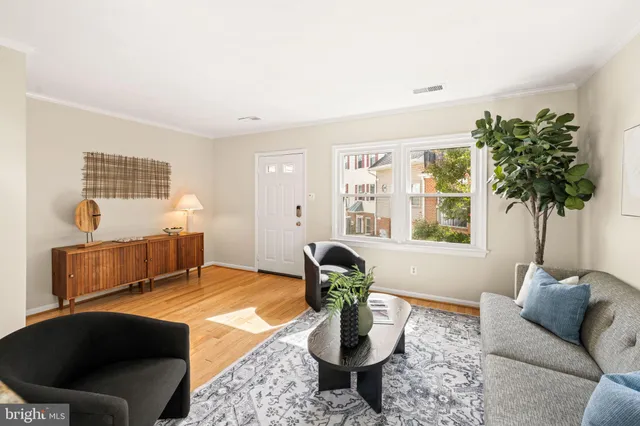 $565,000 | 156 North Bedford Street, Unit B, Arlington, VA 22201