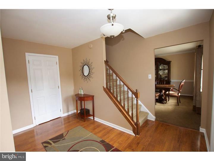 751 West Rolling Road Springfield, PA 19064 - Photo 4 of 25 Foyer