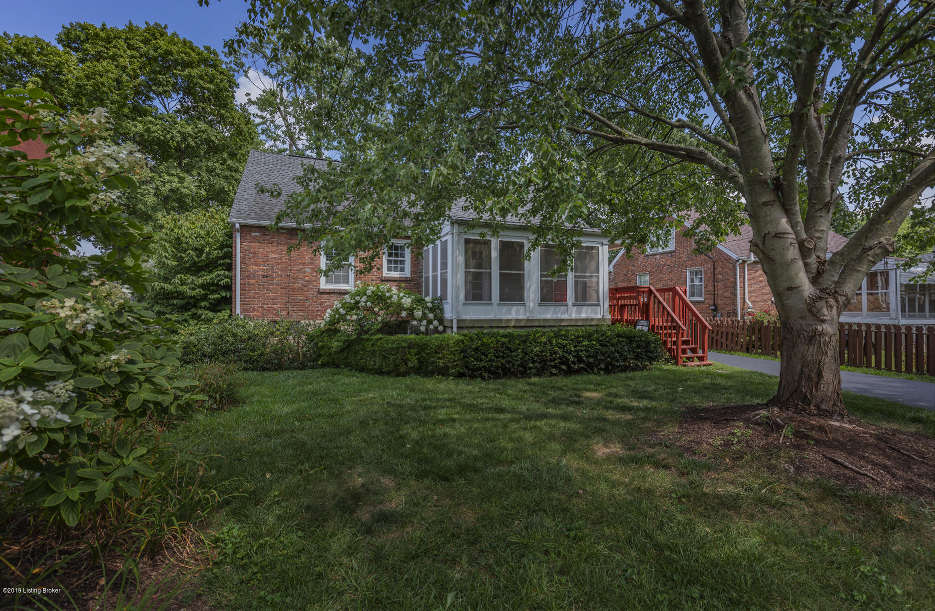226 Tyne Road Louisville, KY 40207 - Photo 8 of 47 226-Tyne-Rd-011