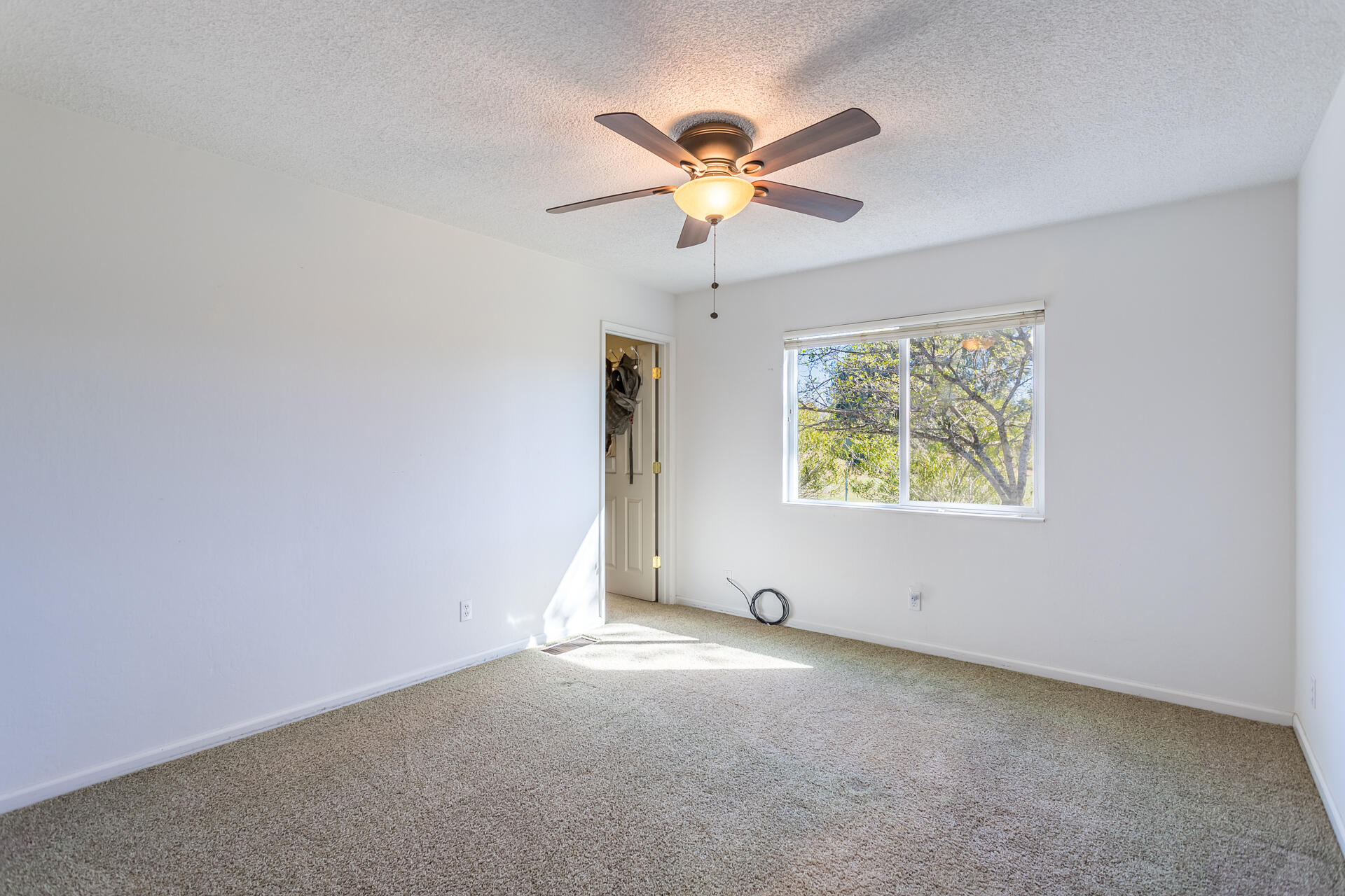 5240 Twyla Road Anderson, CA 96007 - Photo 17 of 32 46 bedroom