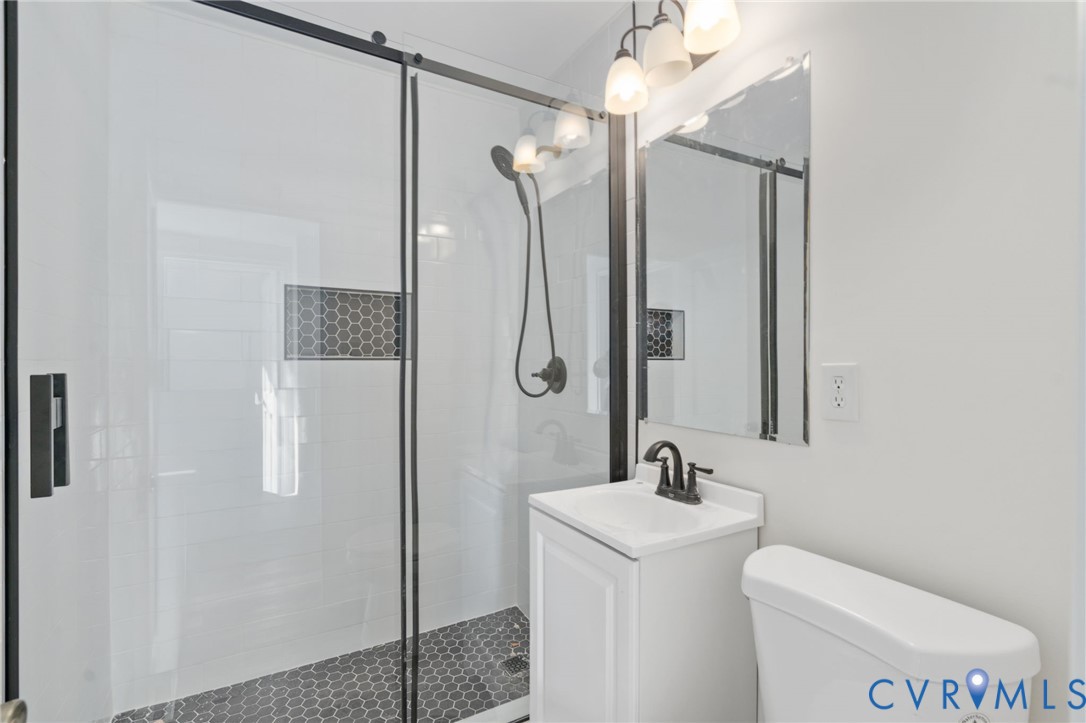 1706 Harvard Road Richmond, VA 23226 - Photo 17 of 27 a bathroom with a toilet sink shower and mirror