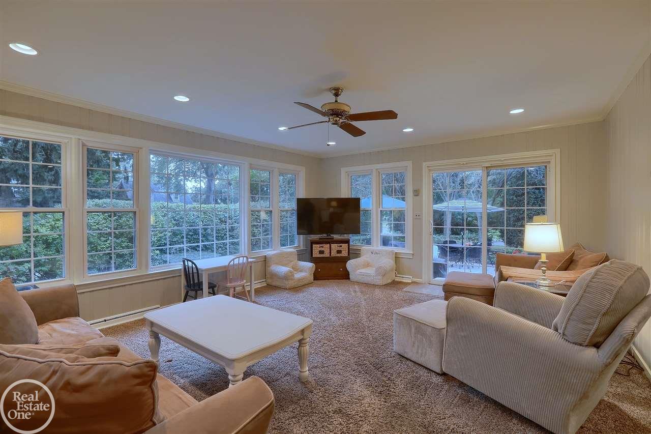 805 Whittier Road Grosse Pointe, MI 48230 - Photo 11 of 30 31397913-10.JPG