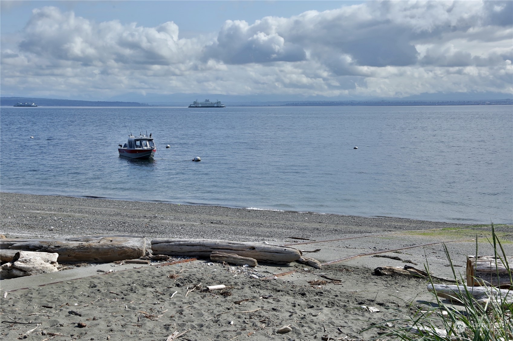 6880 Helena Street Clinton, WA 98236 - Photo 14 of 14 a view of a backyard