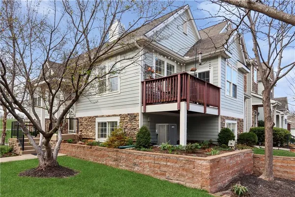 $399,500 | 15816 Robinson Street, Overland Park, KS 66223