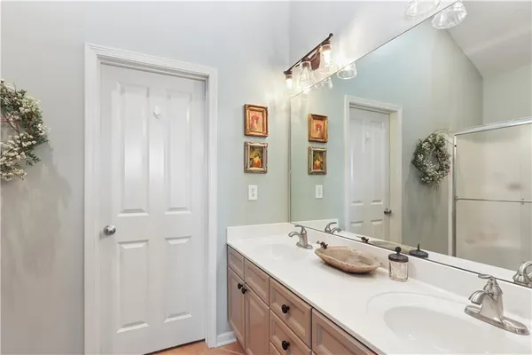 $399,500 | 15816 Robinson Street, Overland Park, KS 66223