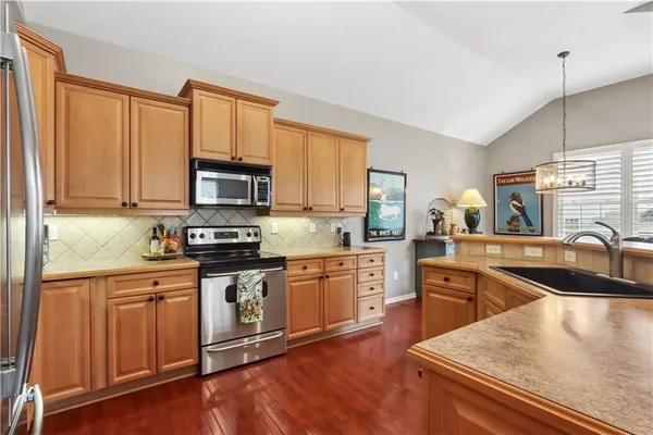 $399,500 | 15816 Robinson Street, Overland Park, KS 66223