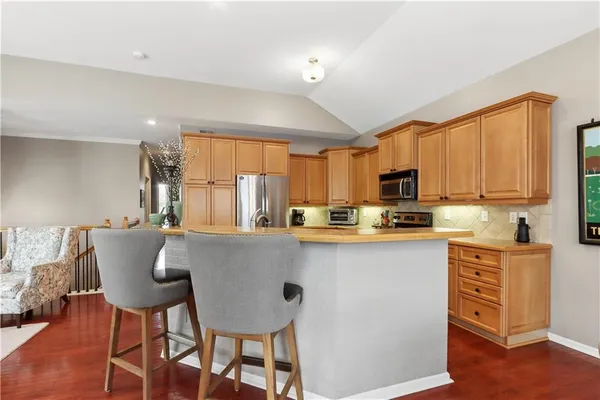 $399,500 | 15816 Robinson Street, Overland Park, KS 66223