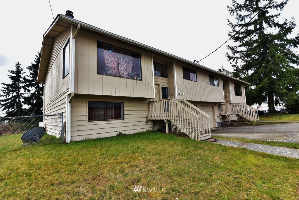 1045 Chestnut Street Bremerton, WA 98310 - Photo 1 of 25 Gallery Image 1