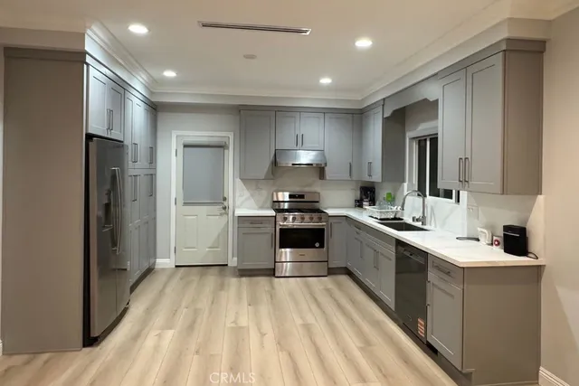 $3,200 | 500 North Resh Place, Unit B, Anaheim, CA 92805