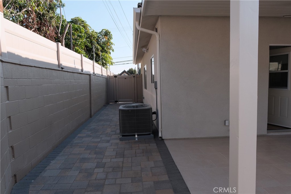 500 North Resh Place, Unit B Anaheim, CA 92805 - Photo 12 of 14
