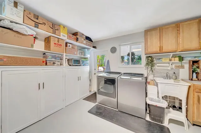 a view of an outdoor kitchen