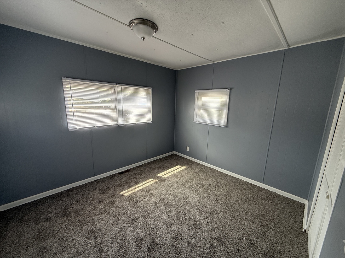 1712 South Dixie Highway, Unit 272 Crete, IL 60417 - Photo 6 of 12 a view of an empty room with a window