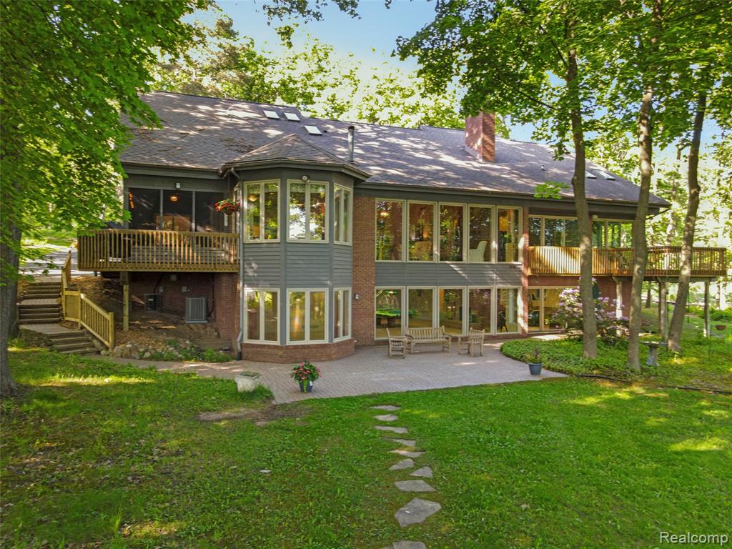 2323 Addaleen Road Highland, MI 48357 - Photo 12 of 70