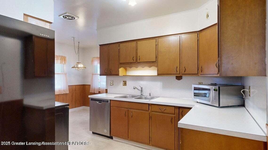 604 West Holmes Road Lansing, MI 48910 - Photo 12 of 38 12