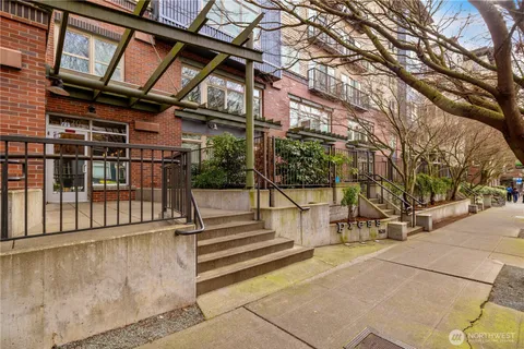$320,000 | 1620 Belmont Avenue, Unit 623, Seattle, WA 98122
