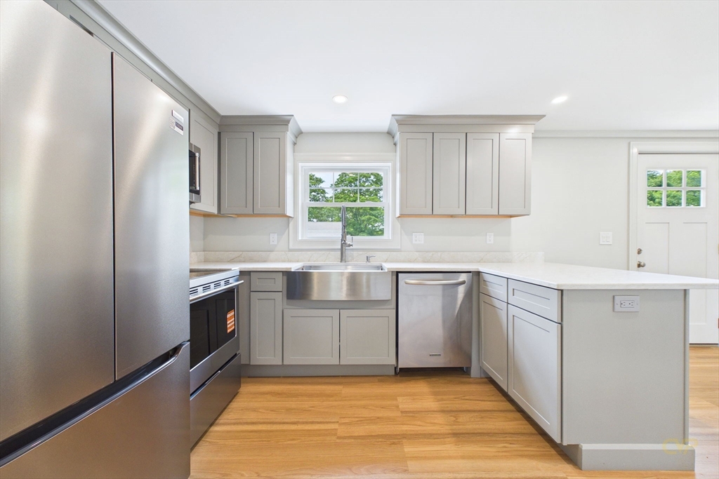 267 Bakerville Road Dartmouth, MA 02748 - Photo 4 of 29