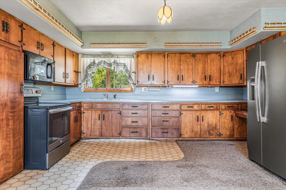 17567 Lakeside Road Three Oaks, MI 49128 - Photo 12 of 50 Kitchen