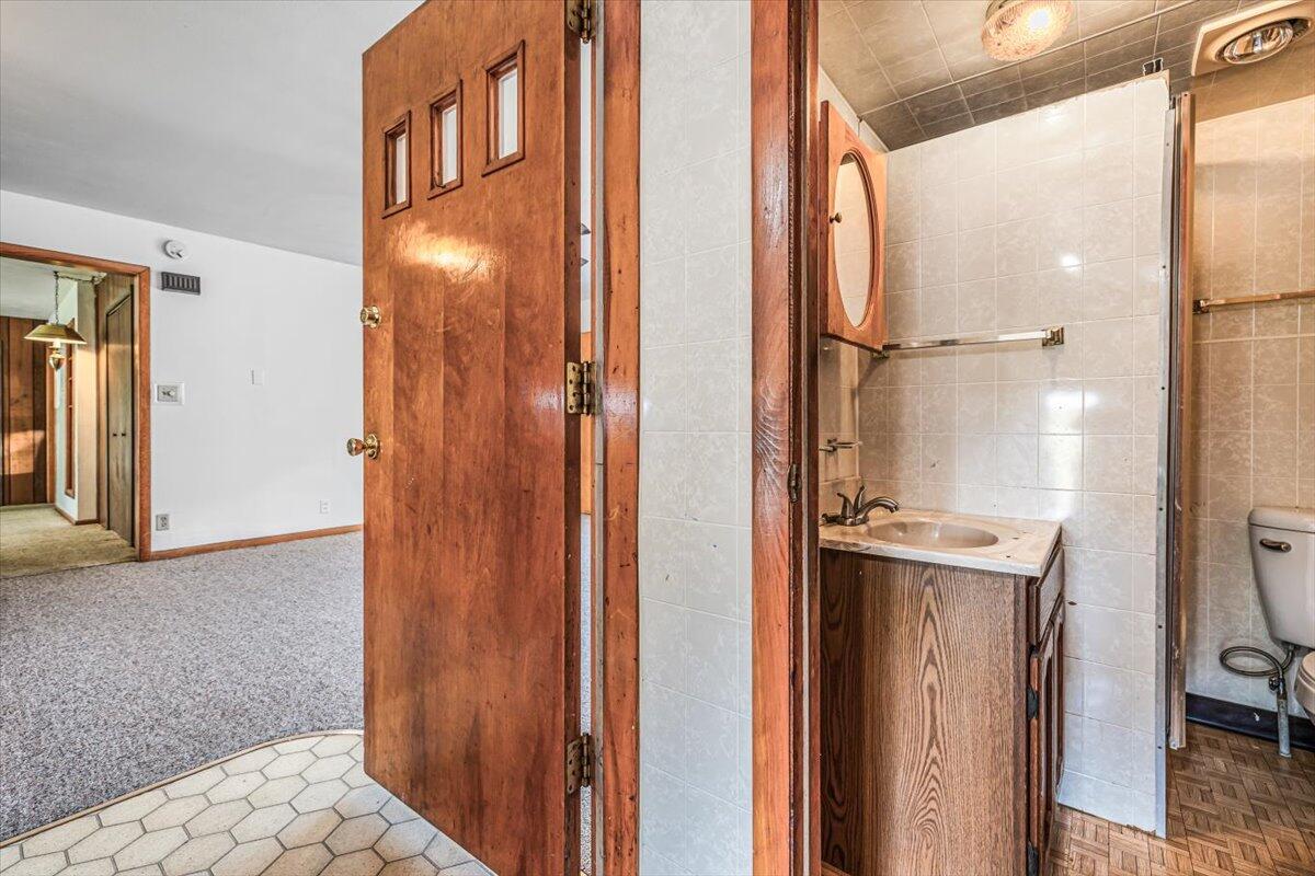 17567 Lakeside Road Three Oaks, MI 49128 - Photo 17 of 50 Bathroom