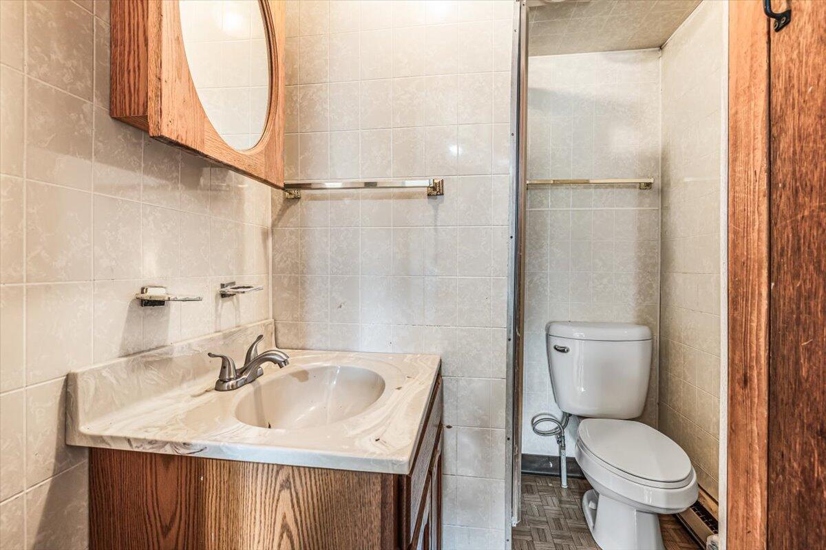 17567 Lakeside Road Three Oaks, MI 49128 - Photo 18 of 50 Bathroom